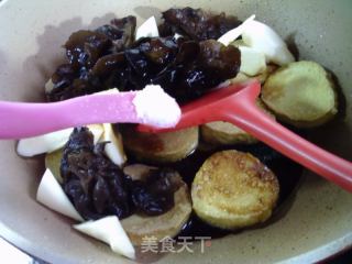 黑木耳茭白烧圆素鸡的做法步骤：7