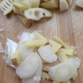 雷笋烧鸡公的做法步骤：2