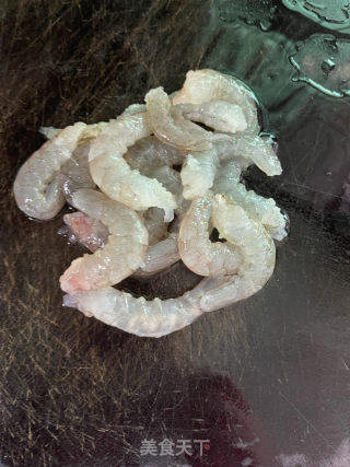 荷兰豆炒虾仁的做法步骤：3