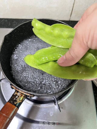 荷兰豆炒虾仁的做法步骤：5