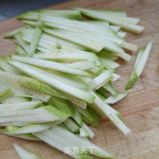 午餐肉拌茭瓜的做法步骤：2