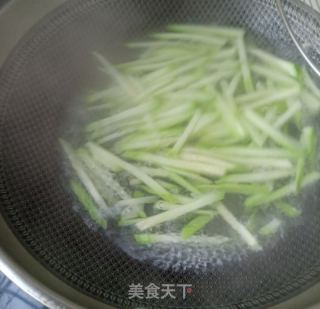 午餐肉拌茭瓜的做法步骤：4