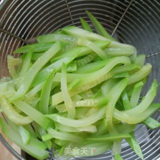 午餐肉拌茭瓜的做法步骤：5