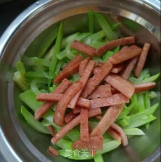 午餐肉拌茭瓜的做法步骤：9