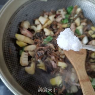 双梅烧雷笋（梅菜梅花肉烧雷笋）的做法步骤：8