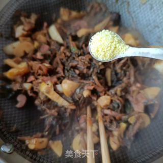 双梅烧雷笋（梅菜梅花肉烧雷笋）的做法步骤：12