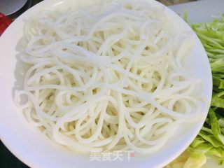 莲花菜鸡蛋炒米粉的做法步骤：2