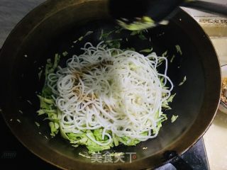 莲花菜鸡蛋炒米粉的做法步骤：8