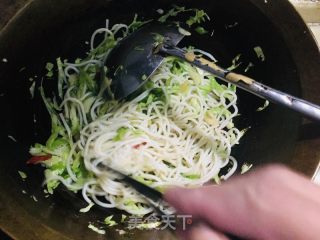 莲花菜鸡蛋炒米粉的做法步骤：9