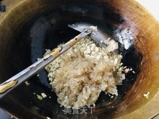 韭菜粉条鸡蛋水饺的做法步骤：2