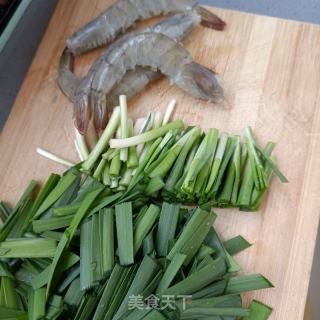 韭菜炒鲜虾的做法步骤：4