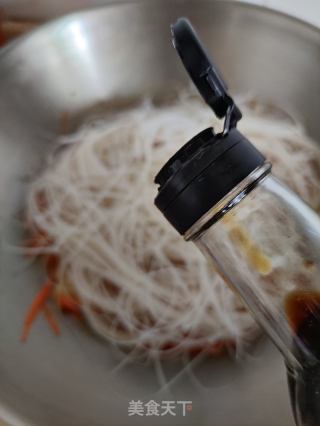 肉丝杂菜炒连州切粉的做法步骤：8
