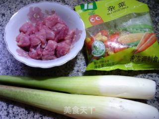 杂菜瘦肉丁炒茭白的做法步骤：1