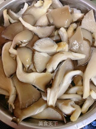 孜然蘑菇（平菇）的做法步骤：2