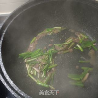 虾酱韭菜炒鸡蛋的做法步骤：6