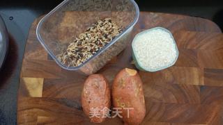 红薯糙米饭的做法步骤：1
