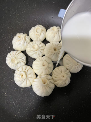 生煎梅菜包的做法步骤：16