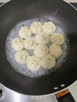 生煎梅菜包的做法步骤：17