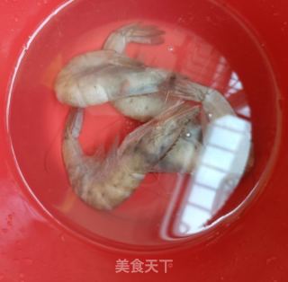 蒸鲜虾的做法步骤：1