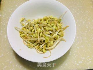 黄豆芽炒韭菜的做法步骤：1
