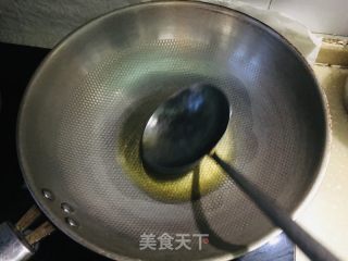 黄豆芽炒韭菜的做法步骤：3