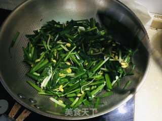 黄豆芽炒韭菜的做法步骤：8