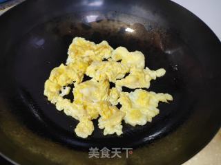 芥菜梗豆干炒蛋的做法步骤：3