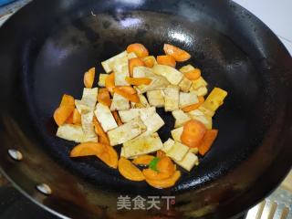 芥菜梗豆干炒蛋的做法步骤：4