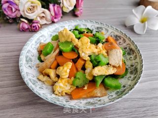 芥菜梗豆干炒蛋的做法步骤：7