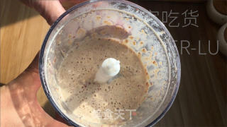 红枣馒头，带有浓郁枣香味，让人垂涎欲滴。的做法步骤：2