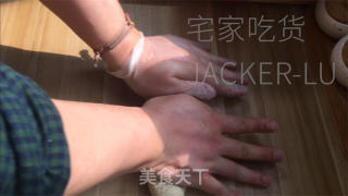红枣馒头，带有浓郁枣香味，让人垂涎欲滴。的做法步骤：6