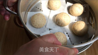红枣馒头，带有浓郁枣香味，让人垂涎欲滴。的做法步骤：13