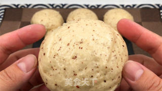 红枣馒头，带有浓郁枣香味，让人垂涎欲滴。的做法步骤：15