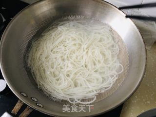 牛肉汤粉的做法步骤：4
