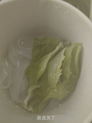 青椒肥肠拌河粉的做法步骤：3