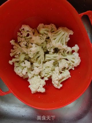 孜然花菜的做法步骤：1