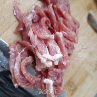 梅花肉花生碎炒苦菜的做法步骤：5