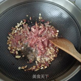 梅花肉花生碎炒苦菜的做法步骤：8