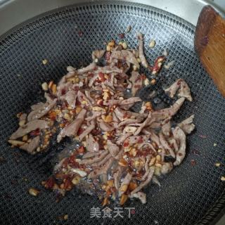 梅花肉花生碎炒苦菜的做法步骤：9