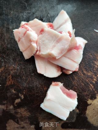 笋干炒五花肉的做法步骤：1