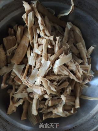 笋干炒五花肉的做法步骤：2