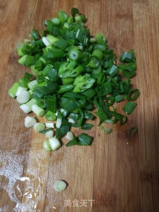 葱炒蒸榆钱的做法步骤：1