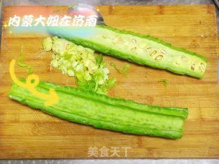 凉拌苦瓜的做法步骤：2