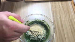 抹茶芝麻薄脆饼，酥酥脆脆，做法简单，越嚼越香。的做法步骤：7