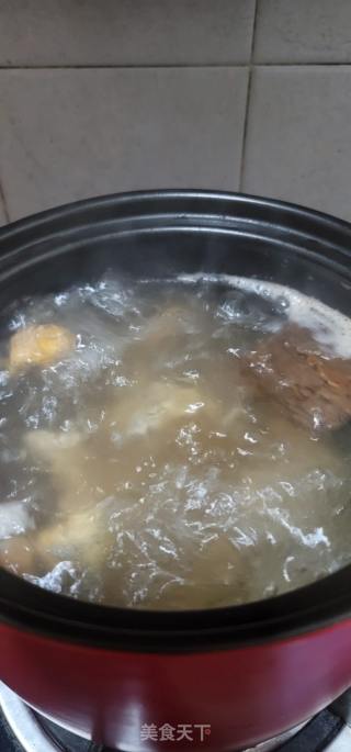 巴戟杜仲牛大力煲猪骨汤的做法步骤：6