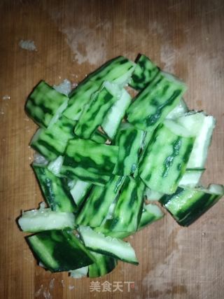 凉拌虎皮黄瓜的做法步骤：2