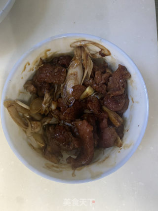 韭菜炒豆皮的做法步骤：2