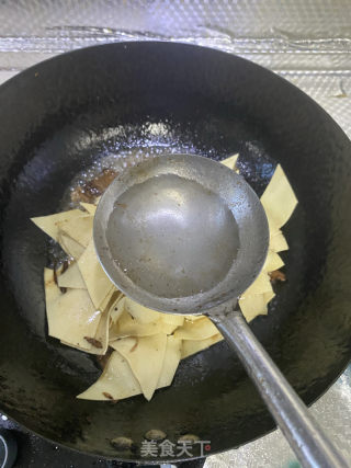 韭菜炒豆皮的做法步骤：11
