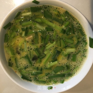 时蔬炒煎饼的做法步骤：1