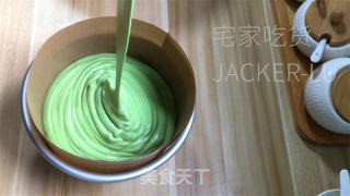 抹茶戚风蛋糕，清爽抹茶气息，蛋糕体细嫩绿润，入口即化，令人陶醉。的做法步骤：15